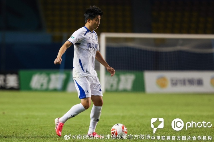 南京城市客场0-2负大连鲲城，下半场连丢两球进攻乏力