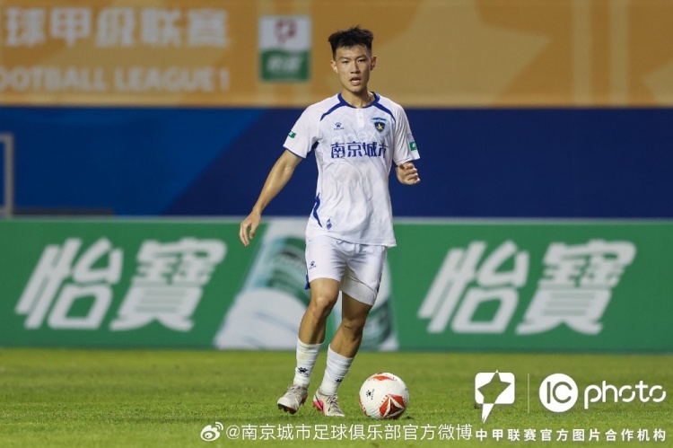 南京城市客场0-2负大连鲲城，下半场连丢两球进攻乏力