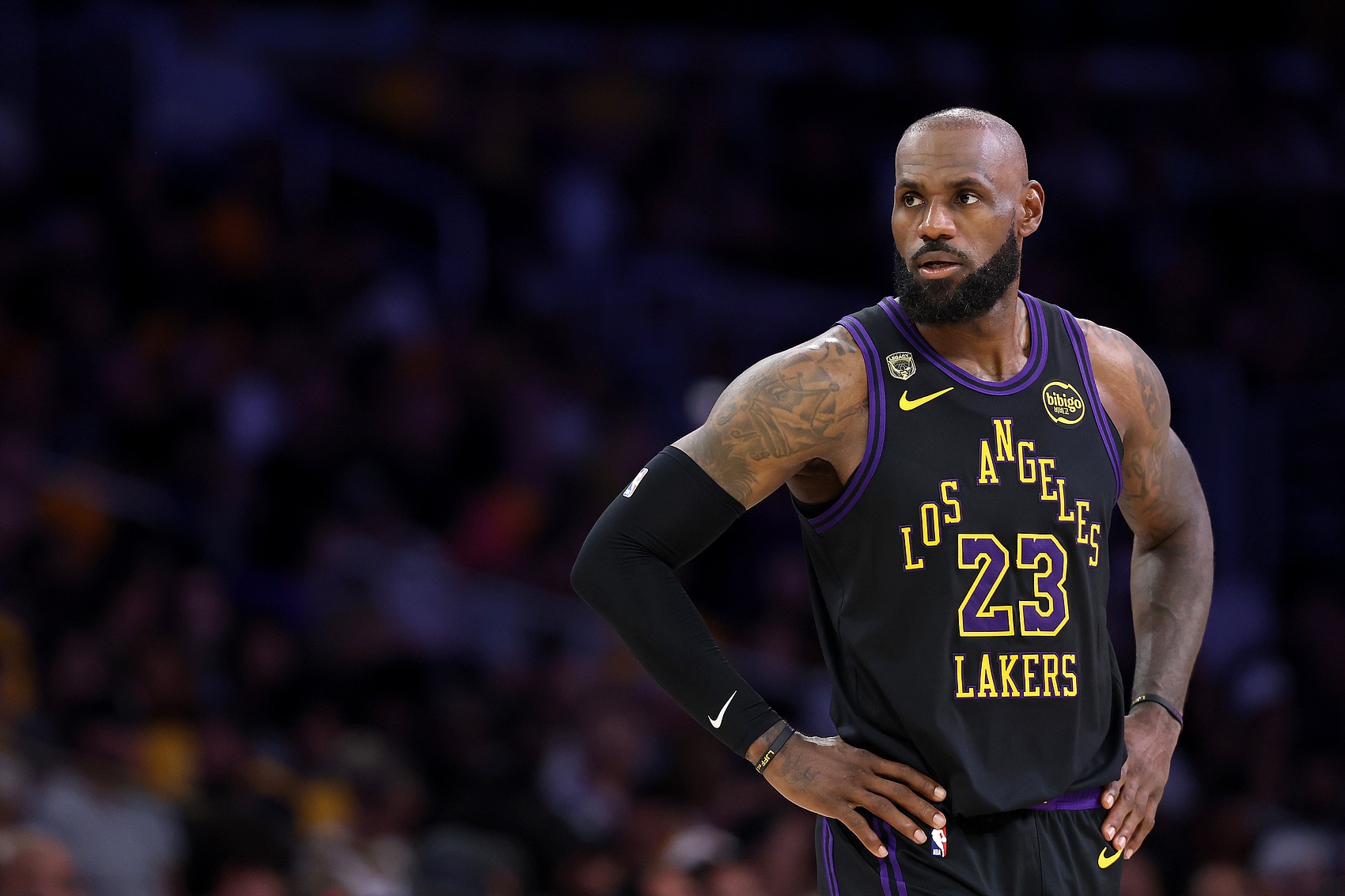 ESPN名记:詹姆斯团队未释放明确信号 热火骑士76人勇士均未出局 ESPN名记:詹姆斯团队未释放明确信号 热火骑士76人勇士均未出局