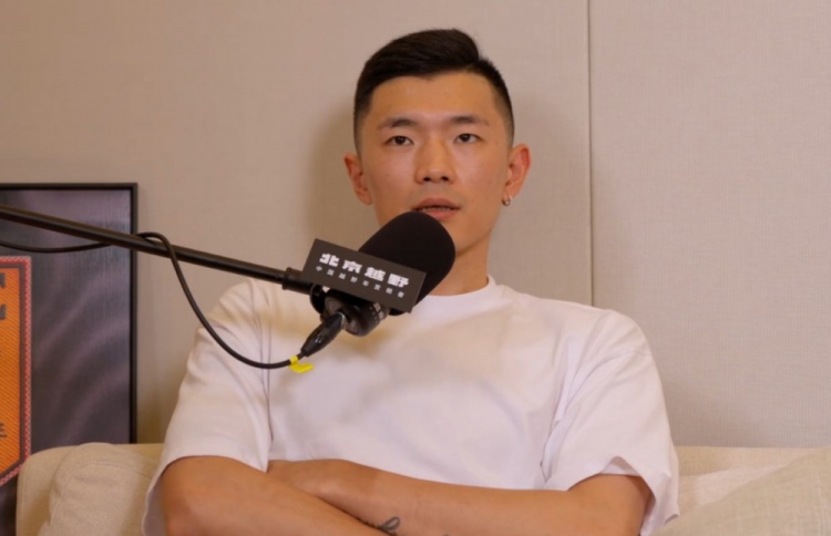 陈林坚回忆童年:种地偷瓜常挨揍 父亲开货车母亲做裁缝