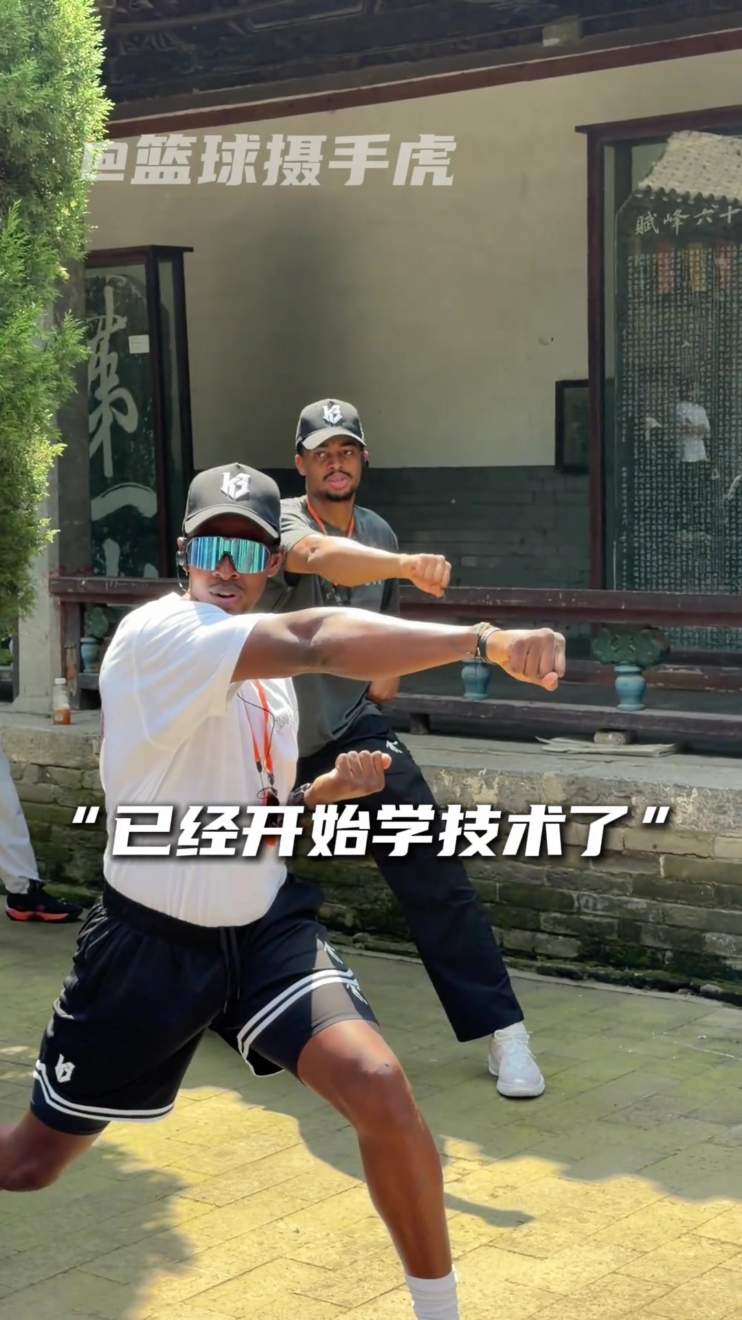凯尔登·约翰逊少林寺特训 代号“凯僧” 凯尔登·约翰逊少林寺特训 代号“凯僧”