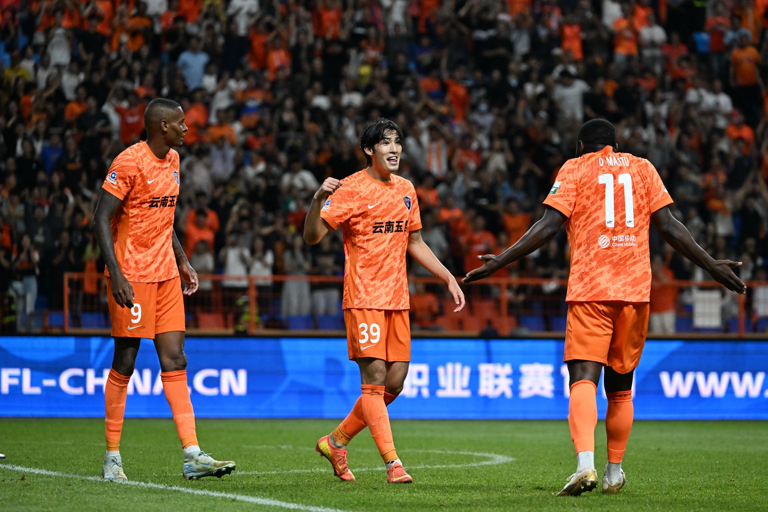 18岁布尼亚明近4轮3球:目标5-6球,归功全队