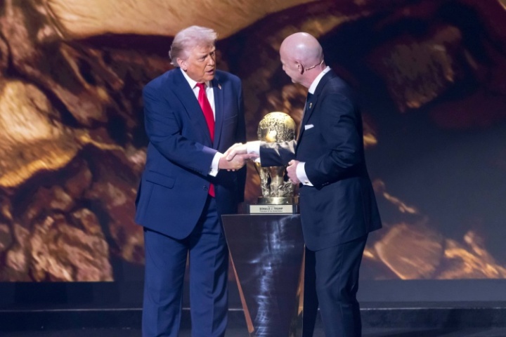 FIFA 200亿美元商业出售计划流产 因凡蒂诺面临下台压力 FIFA 200亿美元商业出售计划流产 因凡蒂诺面临下台压力