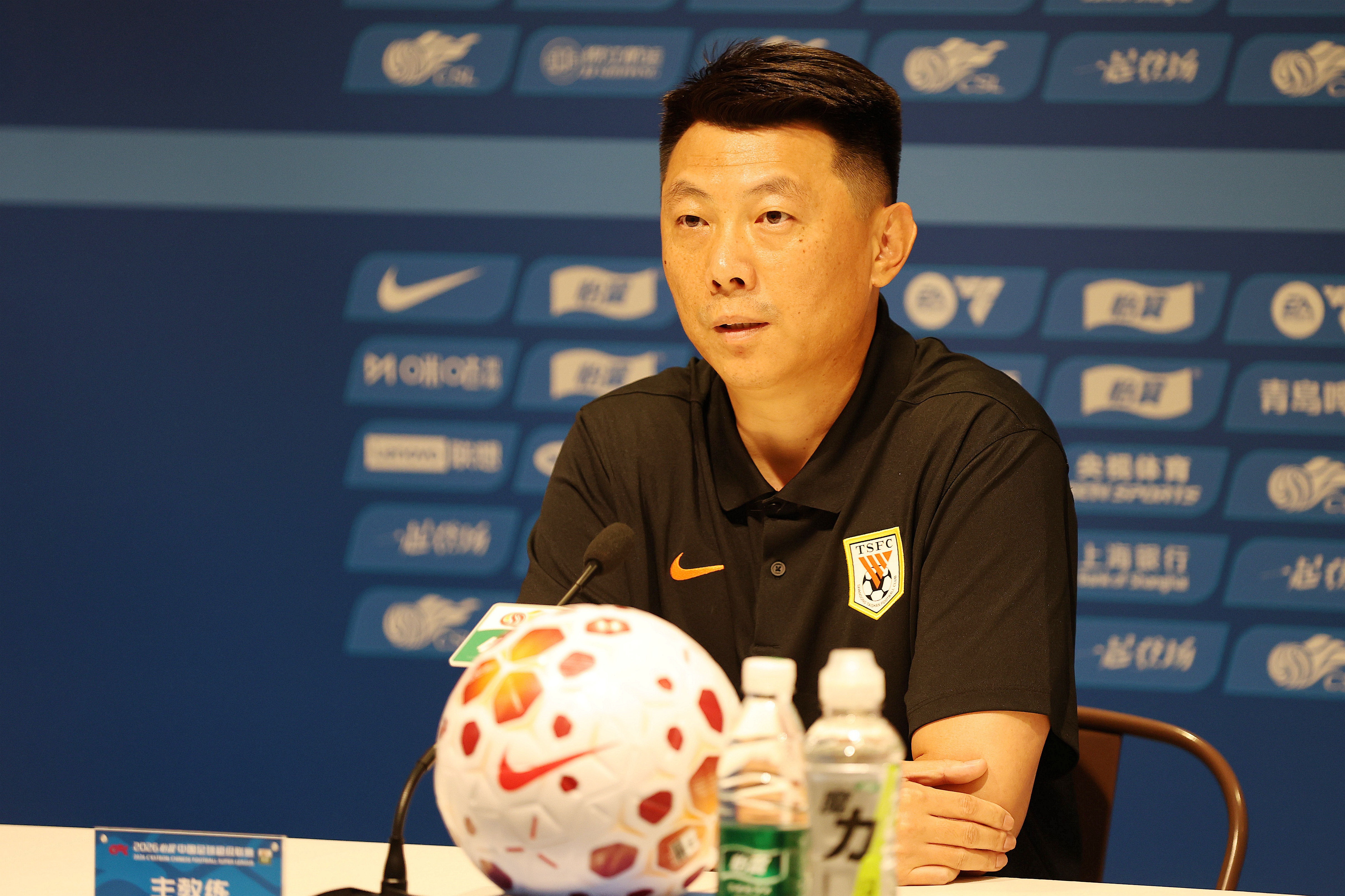 于金永8扑救十人泰山1-0海港 于金永8扑救十人泰山1-0海港