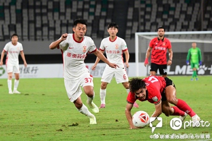 两外援拉伤离场 谭龙赛季第8球难救主 亚泰客场1-2负苏州东吴 两外援拉伤离场 谭龙赛季第8球难救主 亚泰客场1-2负苏州东吴