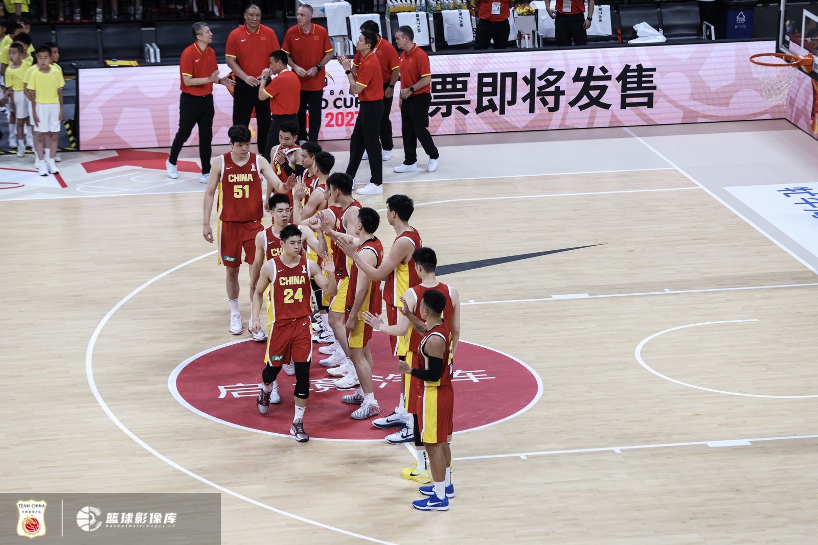 多少人在熬夜守候?“中国男篮vs卡塔尔男篮”深夜冲上热搜第二